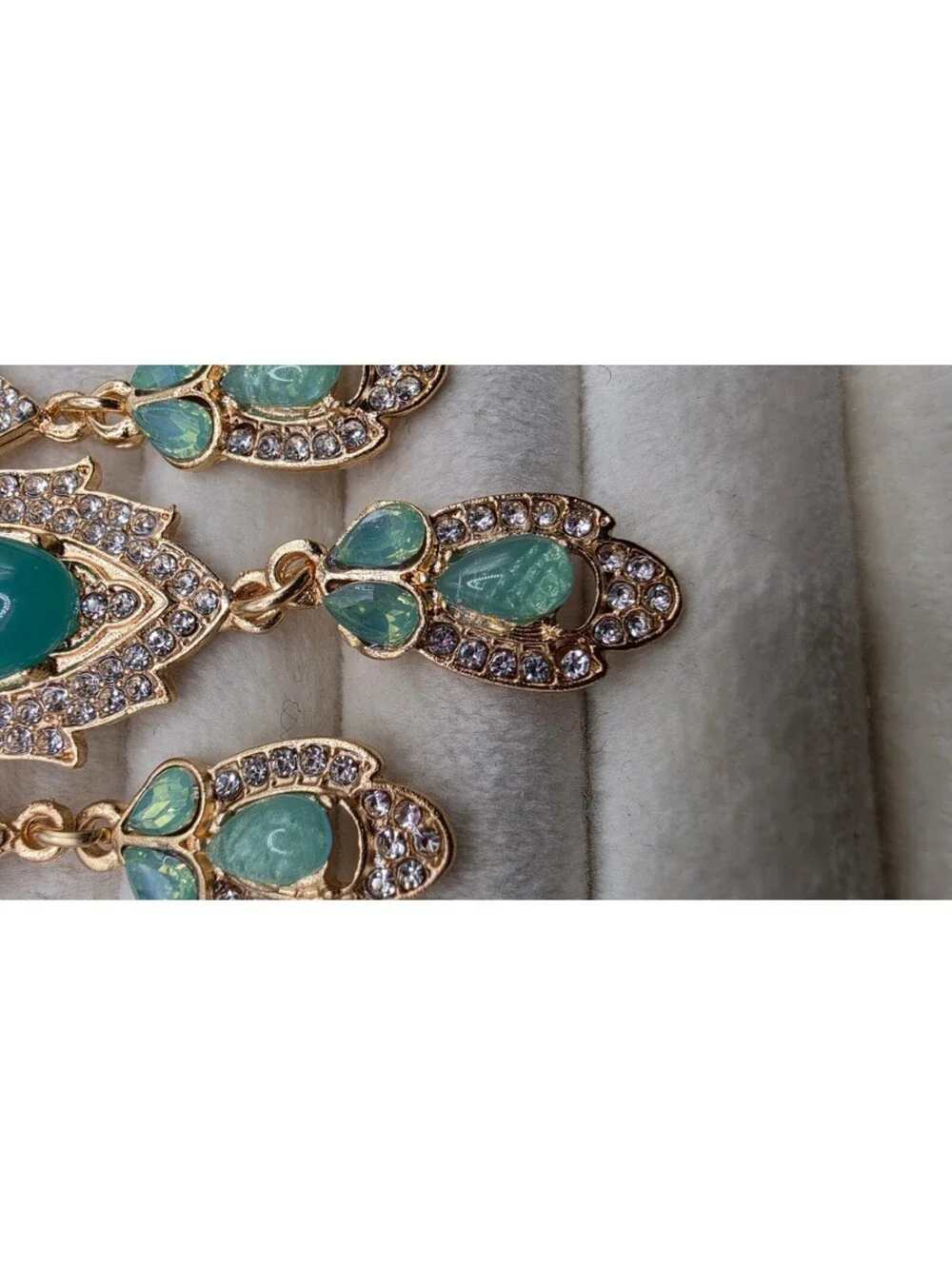 Vintage-Inspired Teal Gemstone Brooch with Dangling Design